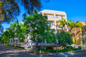 Beverly Hills 4+4, Single Level Condominium!