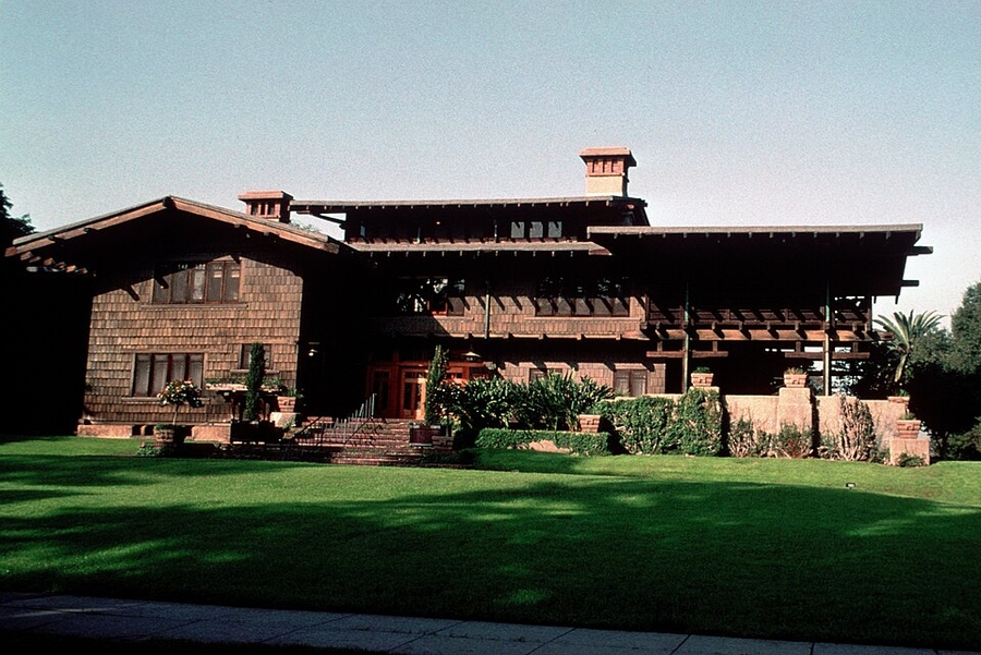 Gamble House featuring Craftsman design